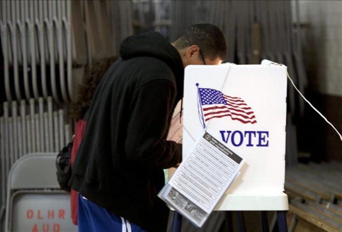  El voto hispano jugar&aacute; un rol "decisivo" en la definici&oacute;n del control de la C&aacute;mara de Representantes, que se decidir&aacute; en las pr&oacute;ximas elecciones legislativas de medio mandato el pr&oacute;ximo 6 de noviembre, aseguraron hoy varios l&iacute;deres latinos.