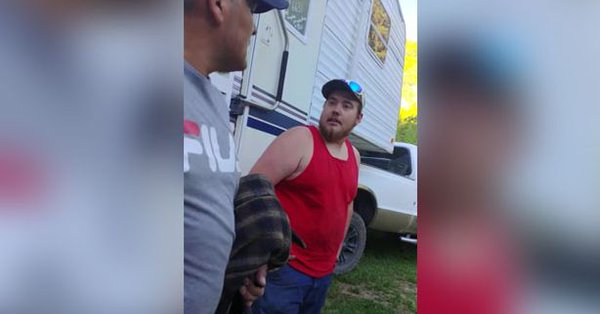 El vídeo sólo muestra una corta secuencia de los hechos, ya que el acoso duró varias horas. Otras personas que estaban con Pack también participaron del incidente