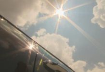 Nueva York ofrece consejos para proteger a niños y mascotas del golpe de calor en autos calientes Un hombre salvó de un posible golpe de calor a un bebé de ocho meses olvidado en el asiento trasero de un automóvil . (Foto de twitter)