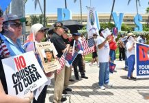 Manifestantes se reúnen en puerto de Miami contra los cruceros que van a Cuba centenares de personas protestaron esta tarde en las cercanías del puerto de Miami contra las supuestas ganancias que el Gobierno cubano obtiene de los cruceros turísticos para beneficio propio.