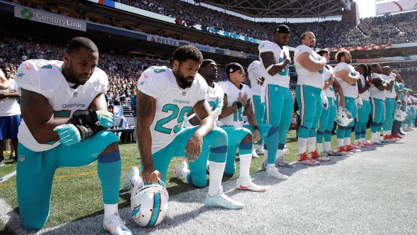 Trump dijo que no pod&iacute;a creer que el debate se haya reavivado despu&eacute;s de que informes de prensa indicaran que los Dolphins de Miami dijeron formalmente a sus jugadores que podr&iacute;an ser castigados por protestar en el campo de juego.