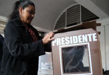 Los colegios electorales de México comenzaron a abrir sus puertas a partir de las 8.00 hora local de hoy (13.00 GMT) en el inicio de una jornada histórica para el país por el gran número de cargos que se disputan.