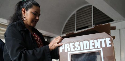 Los colegios electorales de México comenzaron a abrir sus puertas a partir de las 8.00 hora local de hoy (13.00 GMT) en el inicio de una jornada histórica para el país por el gran número de cargos que se disputan.