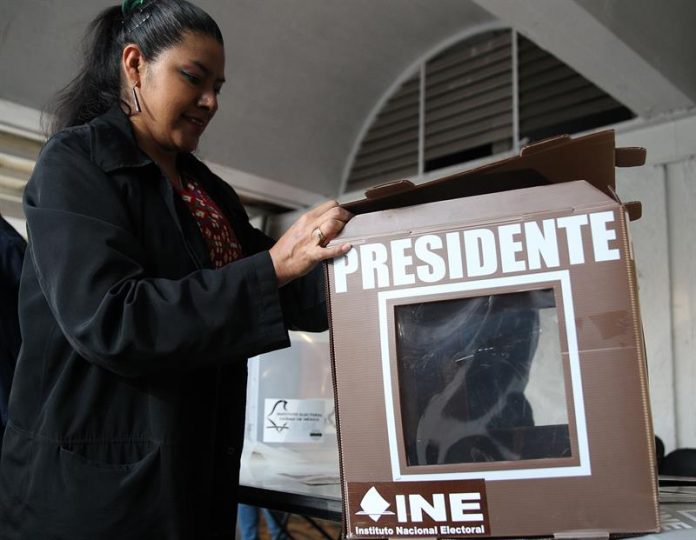 Los colegios electorales de México comenzaron a abrir sus puertas a partir de las 8.00 hora local de hoy (13.00 GMT) en el inicio de una jornada histórica para el país por el gran número de cargos que se disputan.