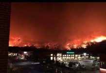 "Tsunami" de fuego arrasa cientos de viviendas en el sur de Colorado Una pared de fuego de unos 90 metros de altura, que fue descrita como un "tsunami" de llamas, arrasó esta madrugada centenares de viviendas en varias localidades del sur de Colorado.