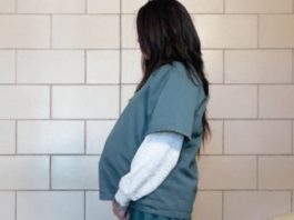 Varias embarazadas han sufrido supuesto maltrato en centros de detención de inmigrantes en Estados Unidos, denunció hoy la organización estadounidense March Dimes. (Foto de twitter)