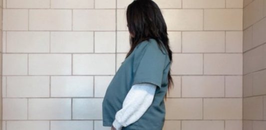Gobierno de Trump endurece la política de visados para evitar "turismo de nacimiento" Varias embarazadas han sufrido supuesto maltrato en centros de detención de inmigrantes en Estados Unidos, denunció hoy la organización estadounidense March Dimes. (Foto de twitter)