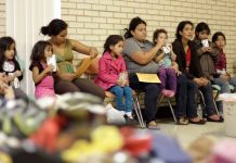 El Gobierno de EE.UU. ha entregado con padres, familiares o allegados a más de 1.800 niños que fueron separados en la frontera con México.