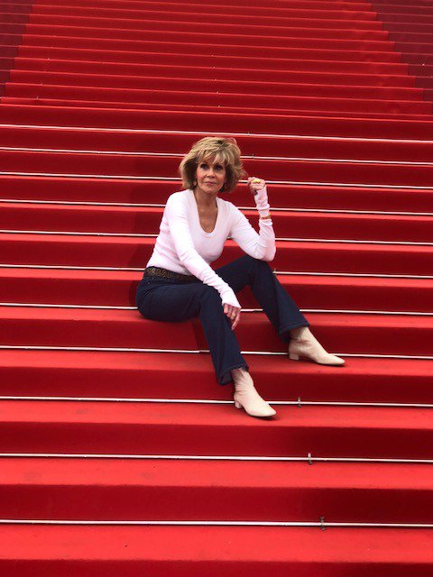  La actriz y activista Jane Fonda enarbol&oacute; hoy la bandera de los movimientos de las trabajadoras dom&eacute;sticas y agr&iacute;colas que demandan al Congreso de EE.UU. reformas legislativas al amparo de las campa&ntilde;as #MeToo y #TimesUp.