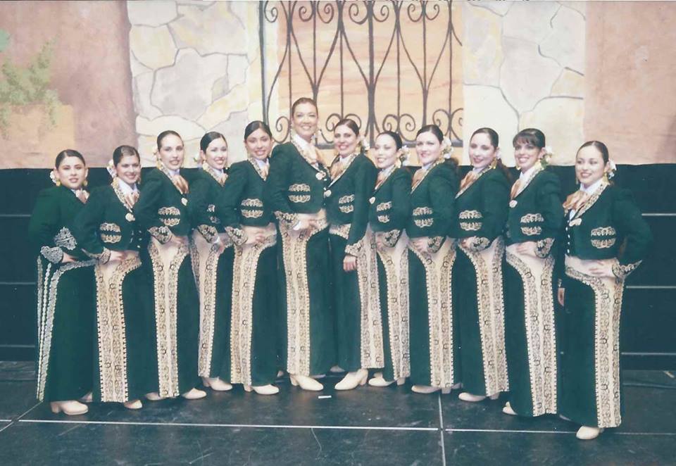  Los grupos de mariachis integrados por mujeres, a los que tiempo atr&aacute;s casi nadie regalaba un buen augurio, est&aacute;n ayudando a globalizar aun m&aacute;s la m&uacute;sica mexicana,