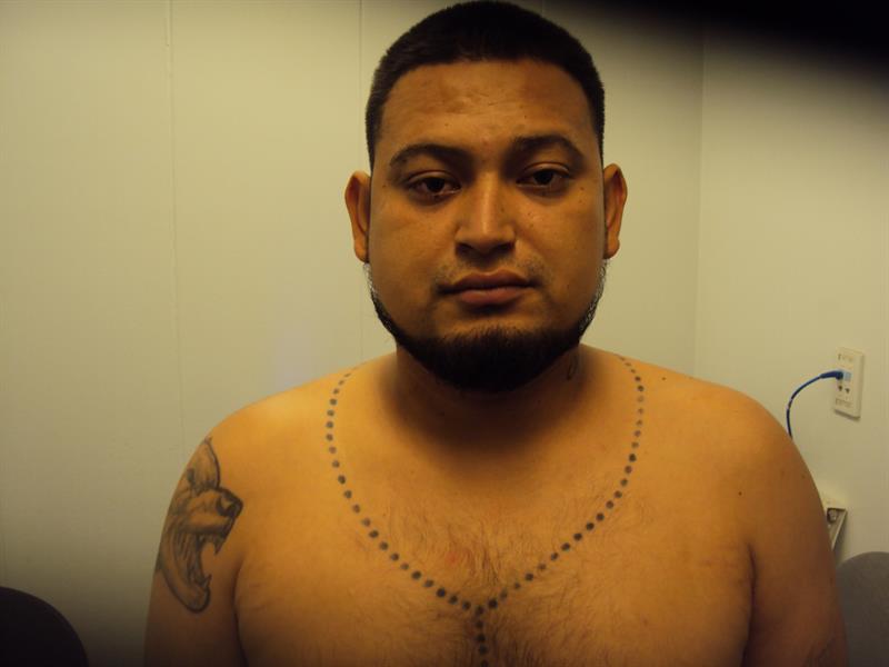  Fotograf&iacute;a cedida por la Patrulla Fronteriza de los Estados Unidos que muestra a un salvadore&ntilde;o, miembro de la Mara Salvatrucha, arrestado en El Paso