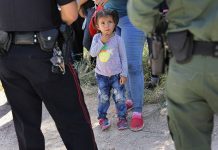 La herida emocional en niños y adultos detenidos durante la política de "tolerancia cero" que implementó el Gobierno estadounidense contra inmigrantes ilegales en la frontera con México es honda, según especialistas en psicología infantil, activistas y víctimas directas.