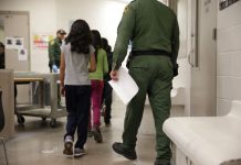 Honduras pide a EEUU lista de sus nacionales separados en frontera con México Aunque la separación de familias en la frontera entre México y Estados Unidos ya no se está efectuando, los grupos que fueron separados continúan detenidos en centros o albergues