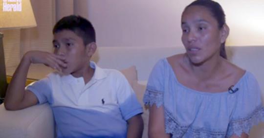 Otilia Asig-Putul y su hijo Geremy, un pequeño de once años que fue separado de su madre por el Gobierno de Estados Unidos al cruzar la frontera desde México de manera ilegal.