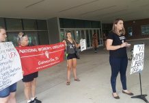 Organizaciones estudiantiles y feministas están movilizándose para que haya más universidades estadounidenses que vendan mediante máquinas expendedoras la llamada "píldora del día siguiente"
