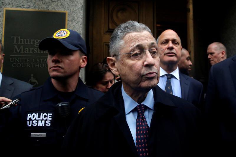  Sheldon Silver, fue condenado a cumplir siete a&ntilde;os de prisi&oacute;n, cinco menos que su primera sentencia por los mismos cargos de corrupci&oacute;n, pero no ha pasado ni sun solo d&iacute;a en prisi&oacute;n.
