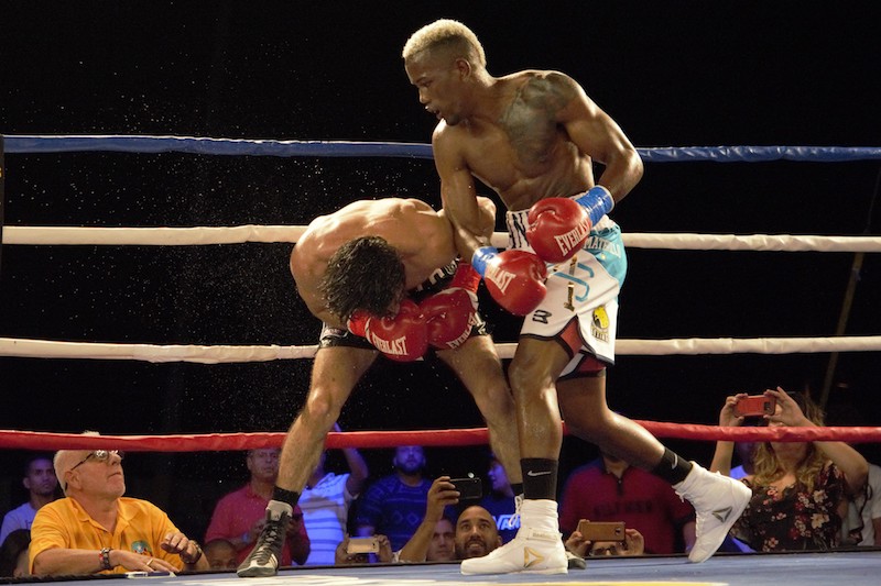 Subriel Matías vs Estrella