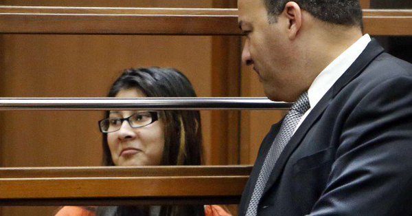 Alejandra Guerrero, de 20 años de edad, fue condenada hoy a pasar el resto de su vida en una cárcel por participar en el asesinato de un estudiante chino al que, junto a otros 3 cómplices, atracaron frente al campus de la Universidad del Sur de California