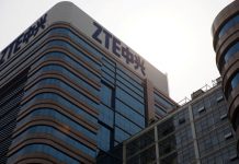 El gobierno autoriza a empresas estadounidenses a volver a comerciar con ZTE El Gobierno de Estados Unidos autorizó a las empresas locales a volver a entablar relaciones comerciales con ZTE.