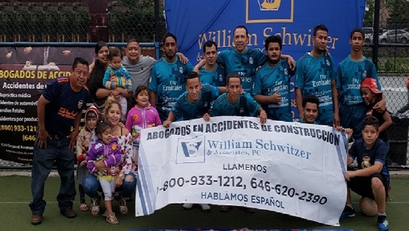 Integrantes del conjunto Union Centro Americana fundado y dirigido por el Maestro Chema, que actualmente est&aacute;n desempenando un excelente trabajo en el campeonato de la HONDUCOL Liga de F&uacute;tbol, en El Bronx. (Foto Cortesia: AlCas)