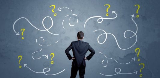 ¿Cómo puede alguien saber si está progresando en la resolución de un problema, si el cerebro humano está diseñado para continuamente redefinir las condiciones de esa resolución? ra2studio/www.shutterstock.com