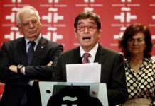 Luis García Montero nuevo director del Instituto Cervantes El ministro de Asuntos Exteri ones José Borrell, Luis García Montero y la vicepresidenta del Gobierno, Carmen Calvo