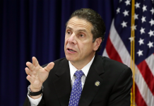 Nueva York urge a vetar programa NRA que da cobertura a casos de autodefensa El gobernador de Nueva York, Andrew Cuomo