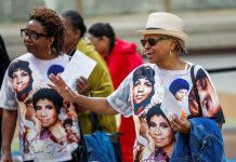 Detroit muestra su respeto por la "Reina del Soul", Aretha Franklin Cientos de personas hacen cola para despedirse de los restos mortales de la cantante Aretha Franklin, expuestos al público en el Museo Charles H. Wright de Historia Afroamericana en Detroit, Michigan, hoy, 28 de agosto del 2018.