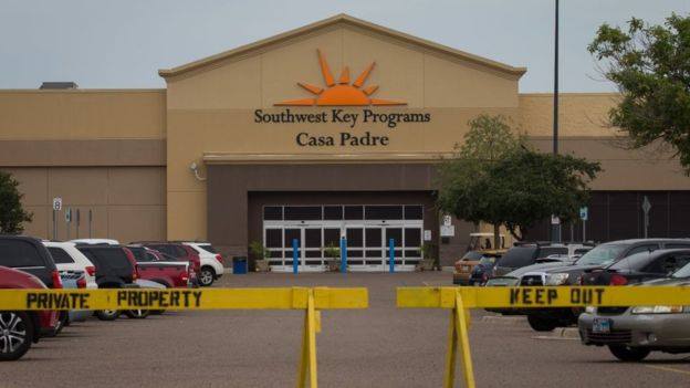 Un trabajador de un albergue para menores inmigrantes operado por la empresa Southwest Key en Mesa, Arizona fue detenido y acusado de delitos sexuales de los que por lo menos fueron víctimas ocho adolescentes recluidos en ese lugar
