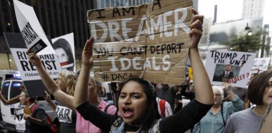 DACA cumplió hoy seis años sin que el Congreso haya encontrado aún una solución permanente para los miles de jóvenes conocidos como "soñadores".