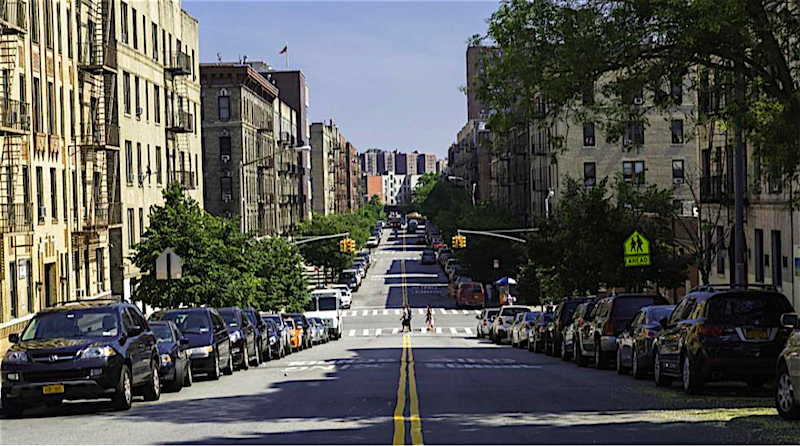 La vivienda es un tema fundamental en la Ciudad de Nueva York y en Inwood, a prop&oacute;sito de la re-zonificaci&oacute;n del &aacute;rea, se ha convertido en el centro de un gran debate en torno al problema de vivienda accesible para las minor&iacute;as etnicas y comunidades inmigrantes.