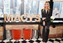 Diseños que incorporan detalles de oro, telas de lujo, sastrería inspirada en la moda masculina y elegancia bohemia, la colección creada exclusivamente para Macy’s, personifica a su reconocida fundadora, Rachel Zoe.