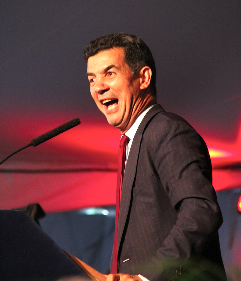 El concejal Ydanis Rodriguez resalt&oacute; la alegr&iacute;a que caracteriza a la comunidad dominicana y exalt&oacute; las posibilidades que la Ciudad de Nueva York ofrece a los inmigrantes, poniendo su ejemplo personal, como hijo de personas sin estudios, que ahora es parte del gobierno local.