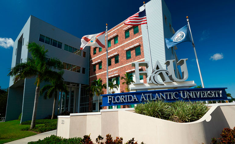 Florida Atlantic University La Florida Atlantic University (FAU) canceló hoy su ceremonia de graduación prevista para esta tarde en Boca Raton y ordenó la evacuación de sus estudiantes ante una amenaza de tiroteo. (Foto de twitter)
