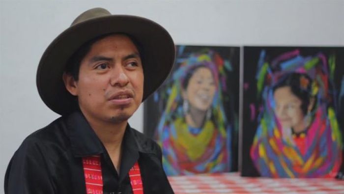 Un artista triqui, población indígena del estado de Oaxaca, ha destacado en los últimos años en el diseño y creación de murales, entre otras expresiones artísticas, en la ciudad de Querétaro, centro de México. EFE