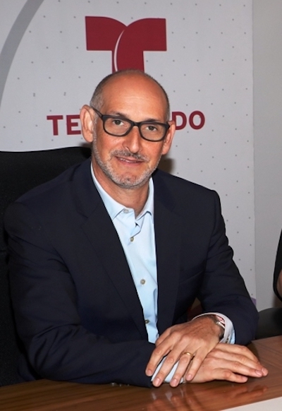 La cadena hispana Telemundo anunció hoy que su presidente, Luis Silberwasser, deja el cargo que ocupó en los últimos cuatro años