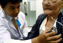 La otra crisis de Puerto Rico: más de un millón en riesgo por recortes a Medicaid a pesar de los efectos residuales de los devastadores huracanes del año pasado, Puerto Rico está avanzando con drásticos recortes a su red de atención médica que afectará a más de un millón de sus residentes más pobres.
