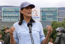 Nikki Haley, dijo hoy en la ciudad colombiana de Cúcuta, en la frontera colombo-venezolana, que "el mundo debe darse cuenta de que hay un dictador en Venezuela"