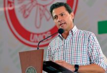 Peña Nieto insiste en versión oficial de Ayotzinapa, desmontada por expertos