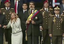 La esposa del presidente venezolano Nicolás Maduro reacciona a una explosión el 4 de agosto, supuestamente el resultado de un ataque por drones al presidente. Venezolana de Television via AP