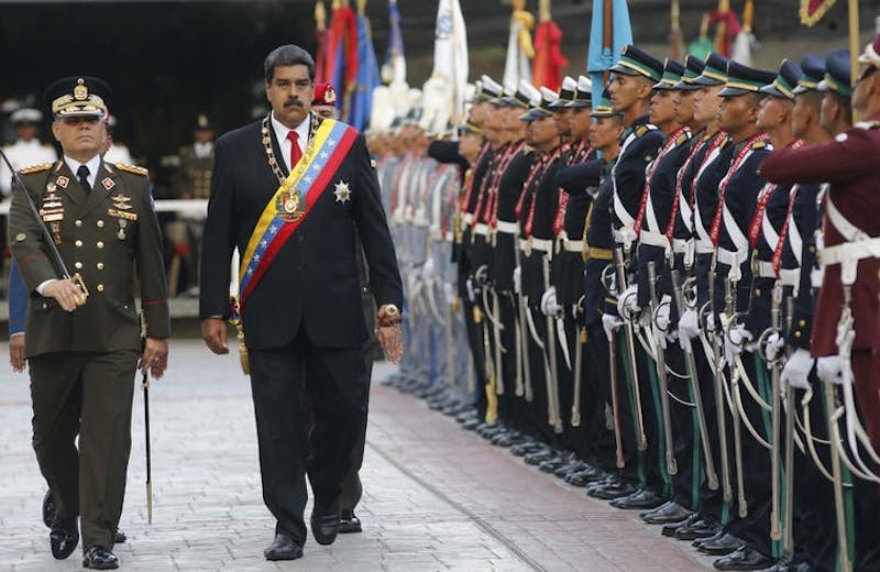 El presidente venezolano, Nicolás Maduro, ha comprado el apoyo de los militares, lo que hace improbable un golpe de Estado. AP Photo/Ariana Cubillos