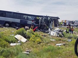 El ómnibus viajaba de Albuquerque hacia Phoenix y estaba programado que llegará a Los Ángeles el viernes por la mañana.