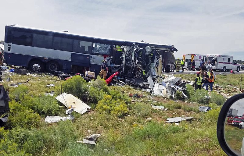 El ómnibus viajaba de Albuquerque hacia Phoenix y estaba programado que llegará a Los Ángeles el viernes por la mañana.