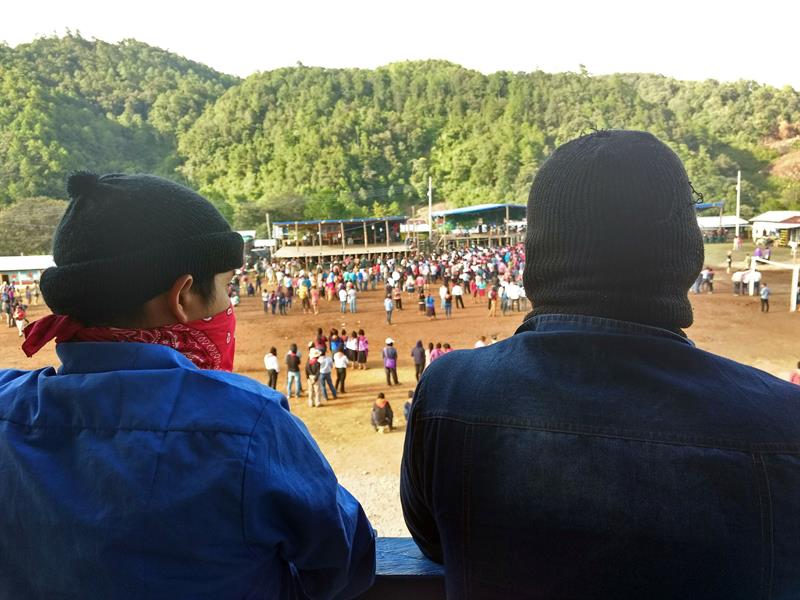 miembros del Ejercito Zapatista de Liberaci&oacute;n Nacional (EZNL), durante una reuni&oacute;n en el municipio de Altamirano en el estado de Chiapas 