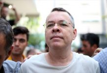 Brunson se encuentra actualmente bajo arresto domiciliario en Turquía