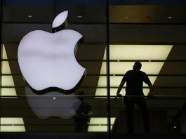 Apple alcanza un valor bursátil de un billón de dólares, hito en EE.UU. Apple se convirtió hoy en la primera empresa estadounidense que alcanza una capitalización bursátil de un billón de dólares