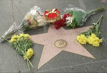 Fans de Aretha Franklin despiden a "la reina del soul" en el Paseo de la Fama