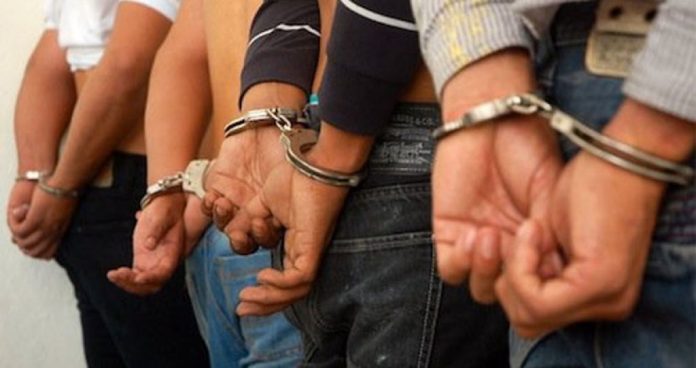 Un total de 25 miembros y colaboradores de la pandilla Mara Salvatrucha (MS-13) sospechosos de 14 asesinatos en el área agrícola de Mendota, al noroeste de Los Ángeles (California), fueron arrestados. (Foto de twitter)
