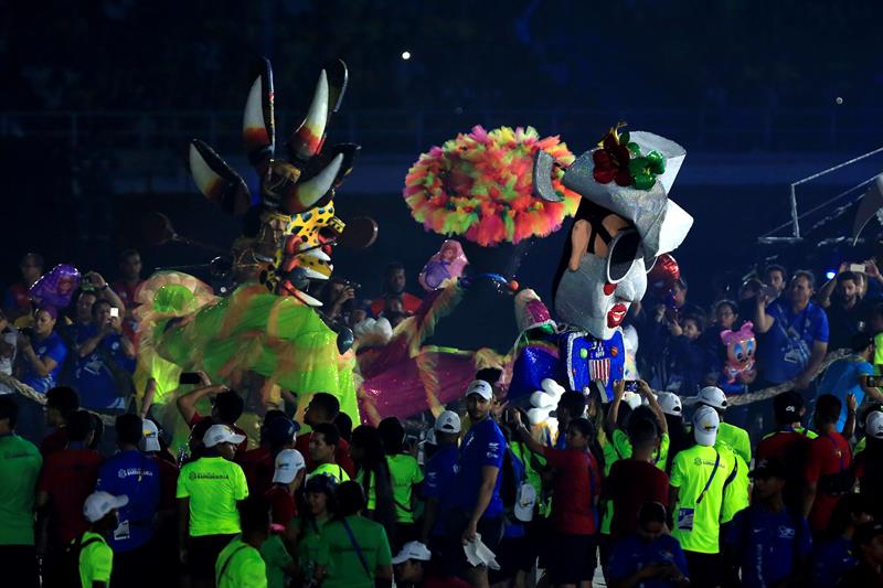 El fuego centroamericano, que uni&oacute; por 16 d&iacute;as a 5.339 deportistas de 37 pa&iacute;ses y territorios, se apag&oacute; hoy en Barranquilla en medio de una fiesta alusiva al carnaval de la ciudad 