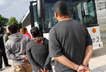 EEUU deportó a 32.366 inmigrantes guatemaltecos este año y casi supera a 2017 Estados Unidos enfrenta una nueva crisis en la frontera sur, donde la gran mayoría de los inmigrantes que llegan son guatemaltecos, hondureños y salvadoreños